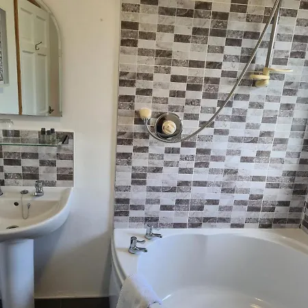Ely House 3*