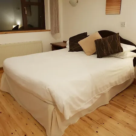 Ely House 3*