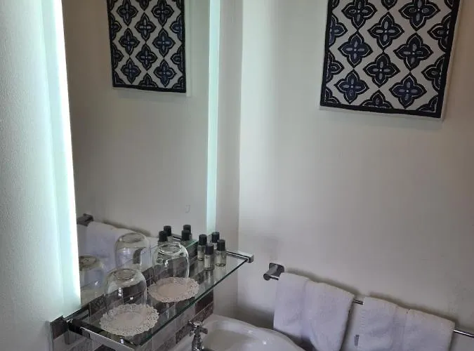 Couette-café Ely House 3*